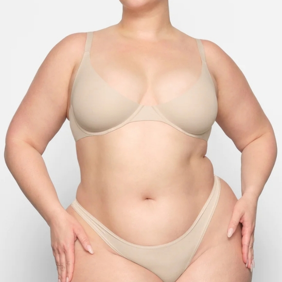 Skims Fits Everybody Plunge Bra - Picture 2 of 4